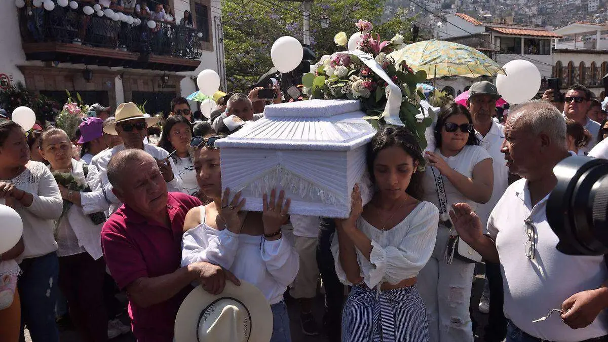 Funeral niña Camila en Taxco